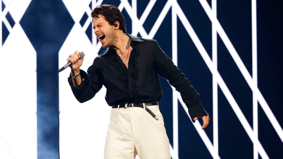 Victor Crone, som deltar med låten "Diamonds, hade lite röstproblem under fredagens genrep inför Melodifestivalen i Göteborg.