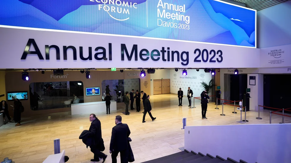 Skribenterna menar att de rika som samlas i Davos på World Economic Forum bara vill bli ännu rikare.