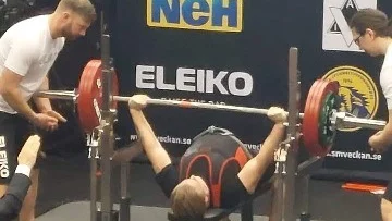 Robin Johansson var på torsdagen i gång i bänkpress på SM-veckan i Skövde. Motalakillen kom nia av tio startande i grenen, med 192,5 kilo.