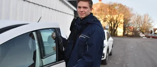 Charlie, 20, om hemtjänstjobbet: "Är nästan som hobby"