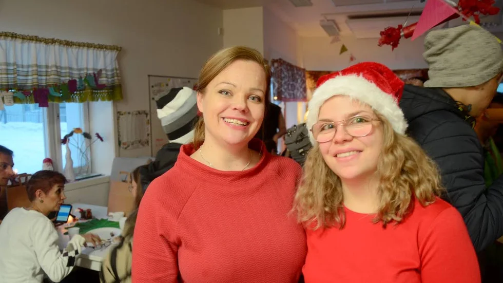 JULFIRANDE. Det var Lotta Eriksson och Wilma Andersson som arrangerade det gemensamma julfirandet under julafton.