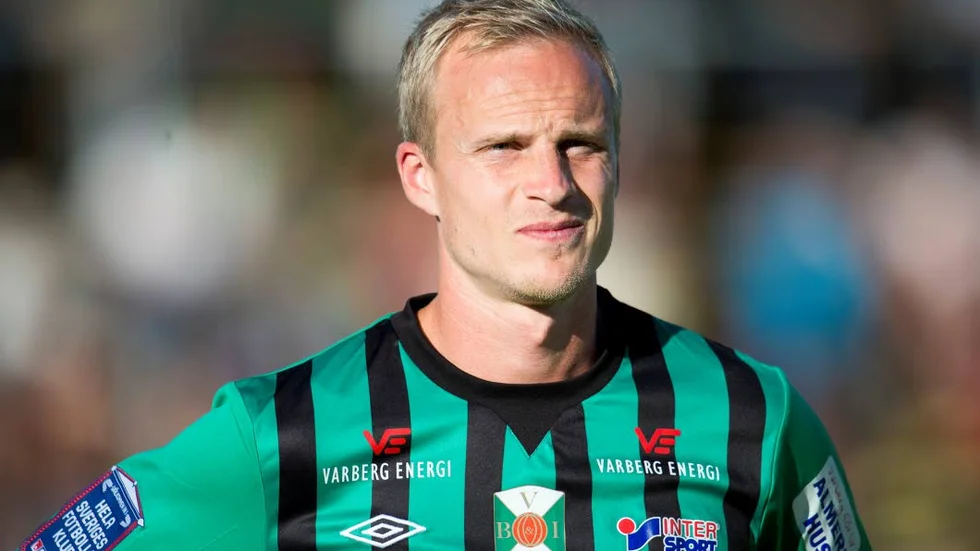 dröm om allsvenskan. Pär Asp tittar inte bara på serietabellen utan har också börjat förbereda sig för ett liv efter fotbollen. ”Jag kör sån här vuxenutbildning och                      ska bli elektriker”, säger Kirunasonen.