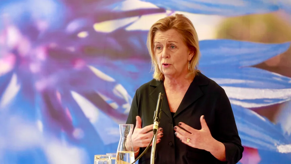 Enligt Liberalernas partisekreterare Maria Arnholm har EU-parlamentarikern Cecilia Wikström valt sina styrelseuppdrag framför partiet och politiken.