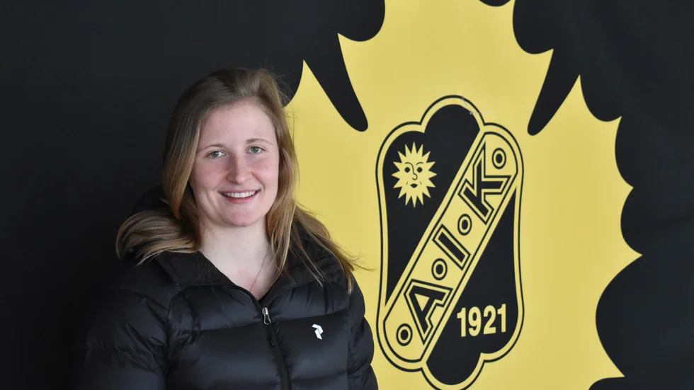 Redan i början på säsongen började den tidigare lagkamraten, AIK-backen Elin Lundqvist, prata med Jennifer Törnhult om att spela i AIK – något som nu blir verklighet.