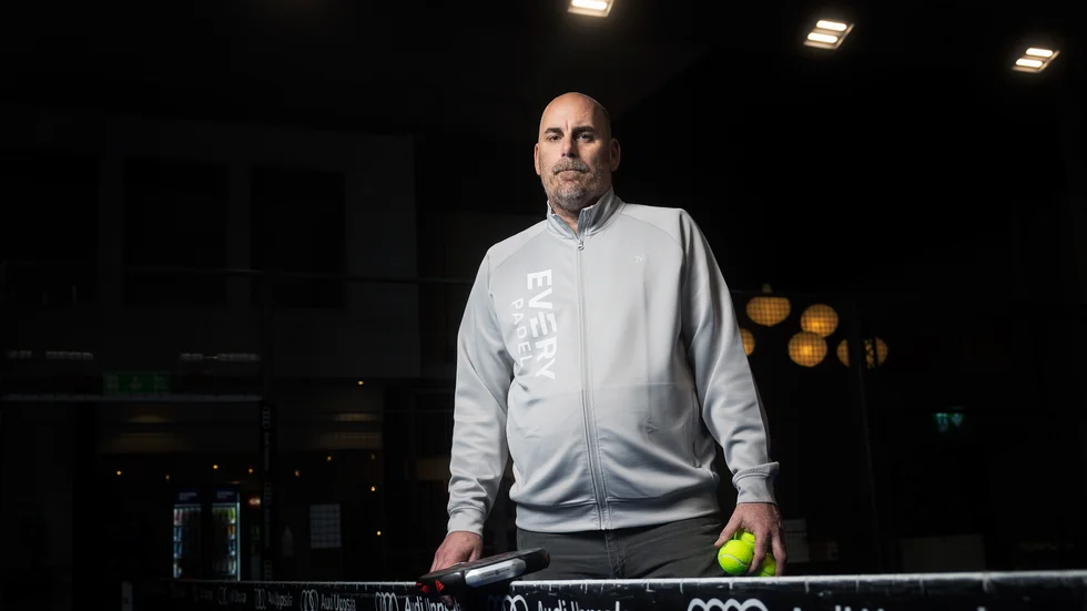 Uppsalaprofilen Andreas Ehrnvall är en av pionjärerna i Sverige när det gäller padel. Numera är han affärutvecklingsansvarig på bolaget Every padel som har två anläggningar i Uppsala.