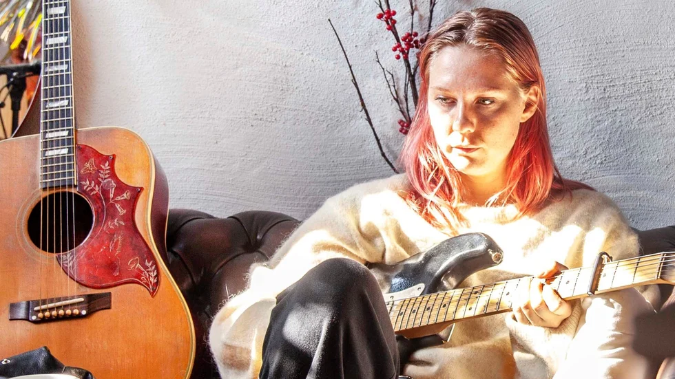 Clara Klingenström på gång med singel från sitt kommande debutalbum.