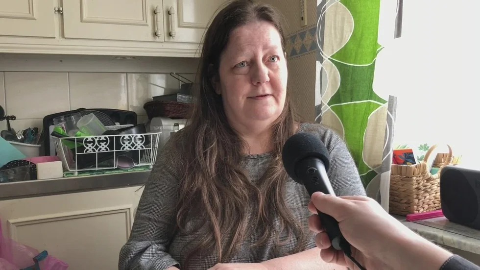 Jeanette Åstrand bor i huset där ett misstänkt mord har ägt rum.