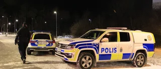 Stenkastning mot poliser – stor insats: ”Gick igenom bakrutan”