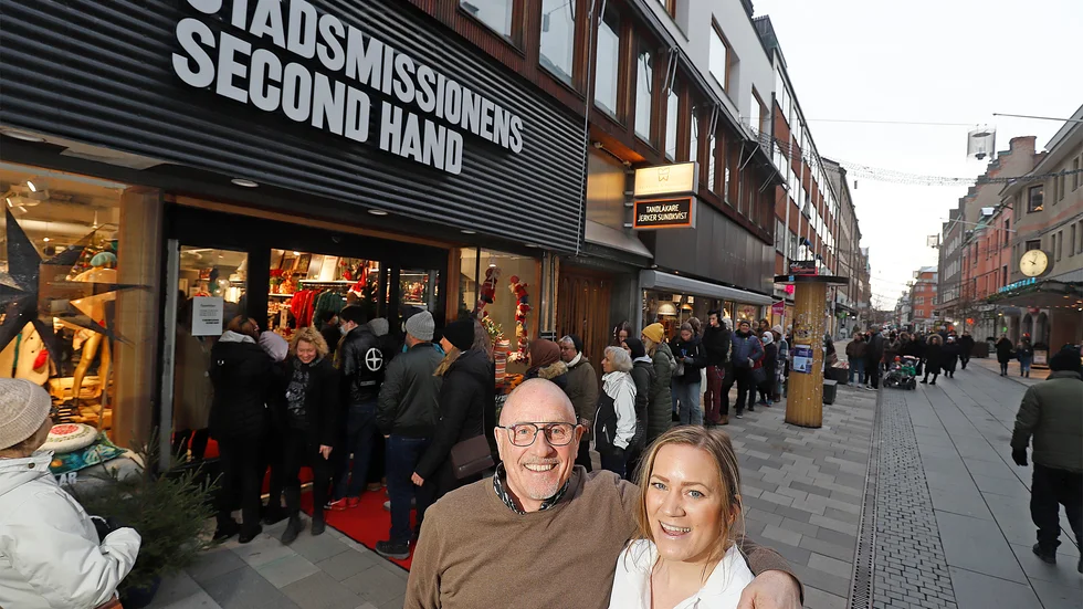 Sonny Wall, från Stockholms stadsmission och Maria Lagerkvist, som arbetar med insamling och kommunikation på Eskilstuna stadsmission, var glada över det stora publikintresset.