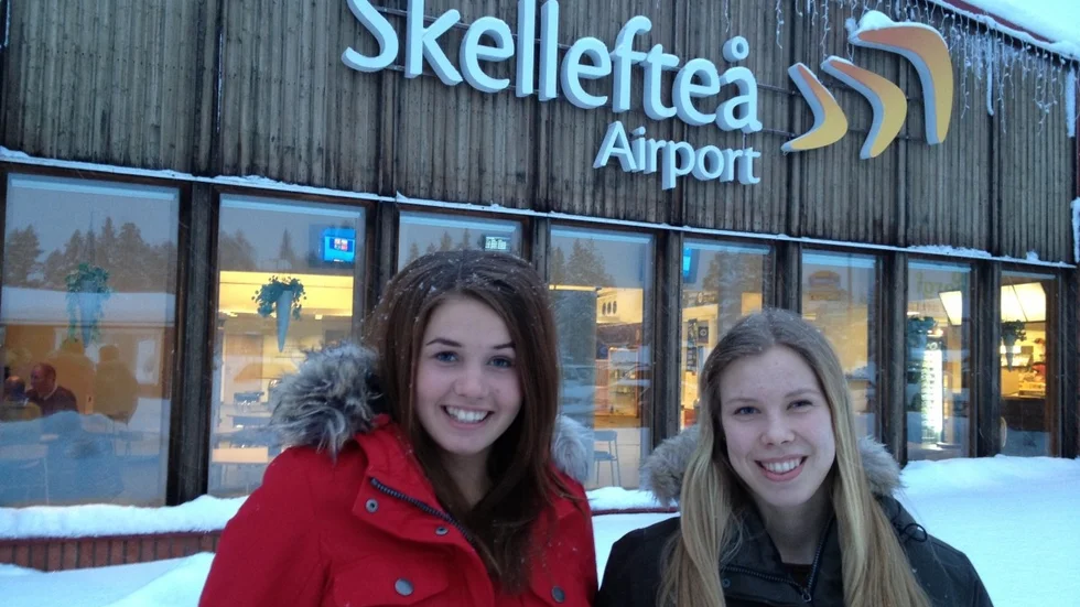 Gymnasieeleverna Ebba Lundgren och Jinci Brettschneider har blivit utvalda att delta i en kemikonferens i Stockholm.