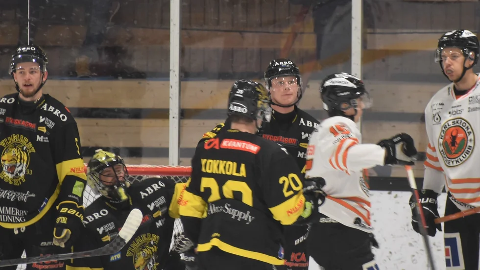 Flera backar saknas till kvällens match mot Nybro. Nu lånar VH in två spännande framtidsnamn från Växjös juniorlag. 