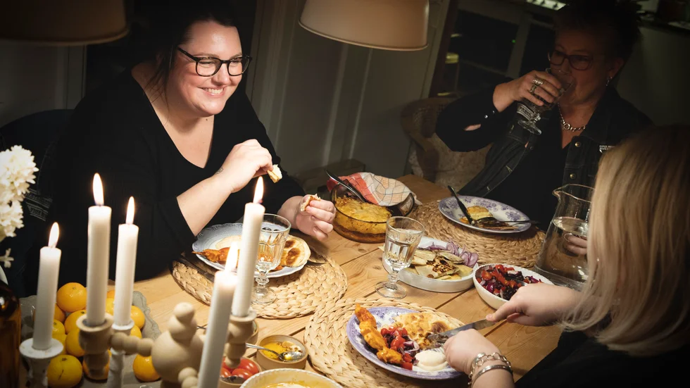 Fetmaklubben består av fem vänner som umgås och äter mat ihop. "Vi har fått några förfrågningar från kvinnor som vill bli medlemmar, men det är stängt intag, haha".