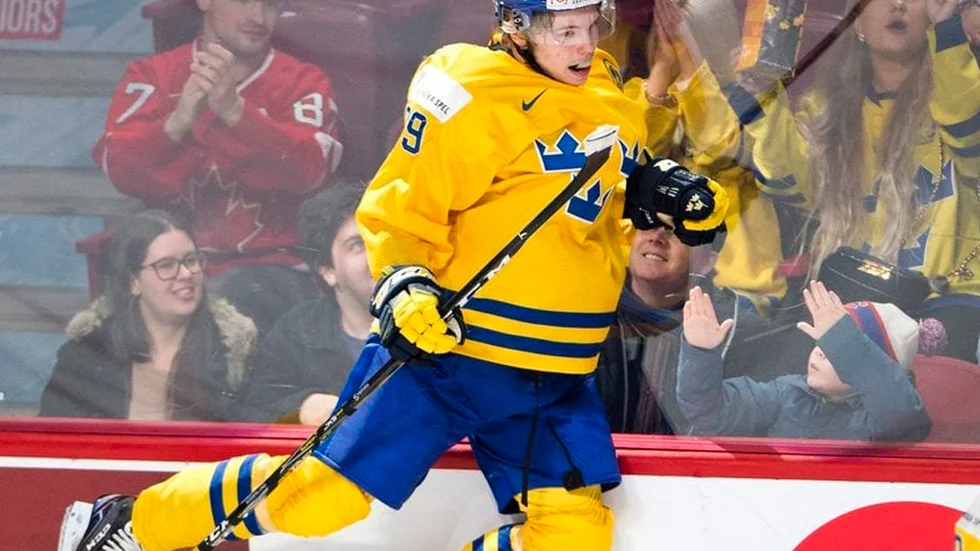 Tim Söderlund och juniorkronorna har fått en drömöppning med två raka segrar i junior-VM i Buffalo. Foto: TT