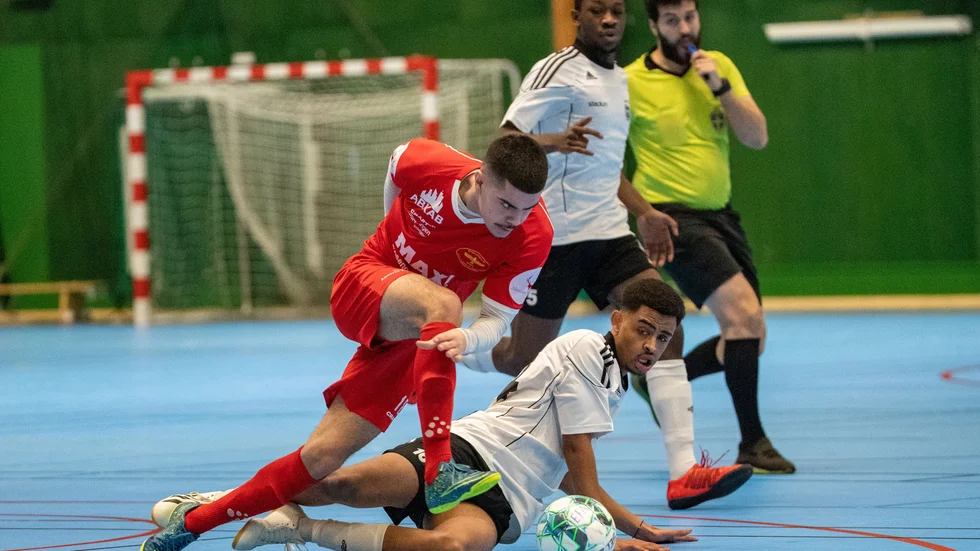 Finalen mellan Fanna BK och Syrianska FF i alliansens inomhusturnering, var bitvis tuff. Ett av Fannas segerrecept var deras aggressiva försvarsspel.