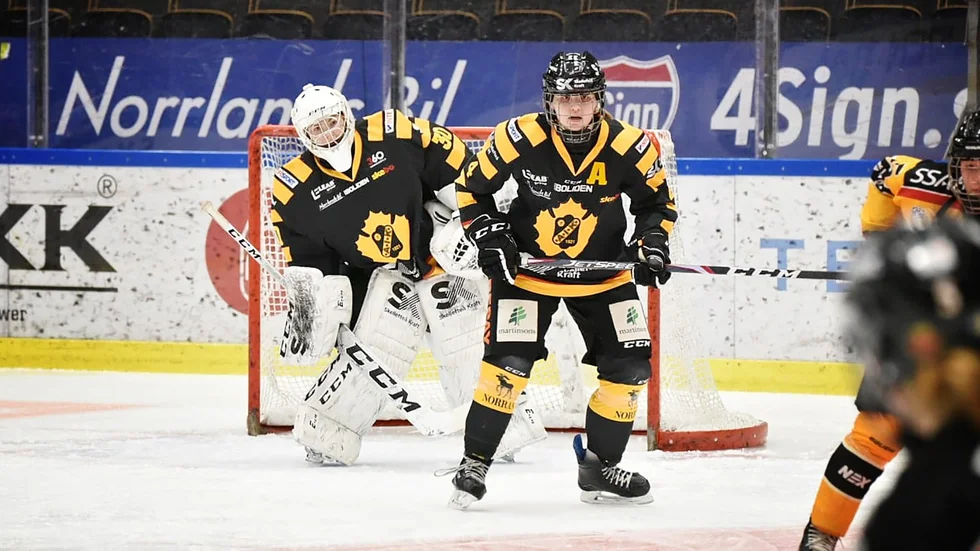 Selina Aho riktar kritik mot Skellefteå AIK, då hon själv vill bryta kontraktet och gå till Björklöven. 