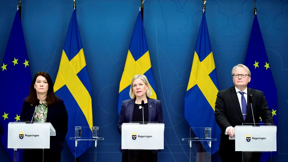 Utrikesminister Ann Linde, statsminister Magdalena Andersson och försvarsminister Peter Hultqvist kommenterar Rysslands attack mot Ukraina.