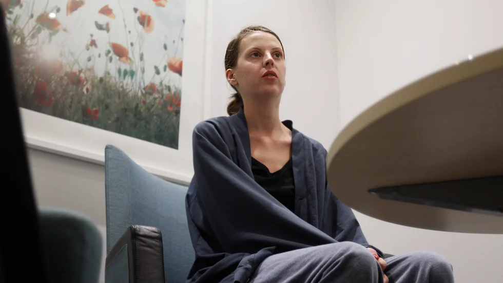 Emelie Claesson, 29, har fått beskedet att hon drabbats av en obotlig och aggressiv cancer. Detta efter att under närmare tre månaders tid vårdats för öroninflammation.