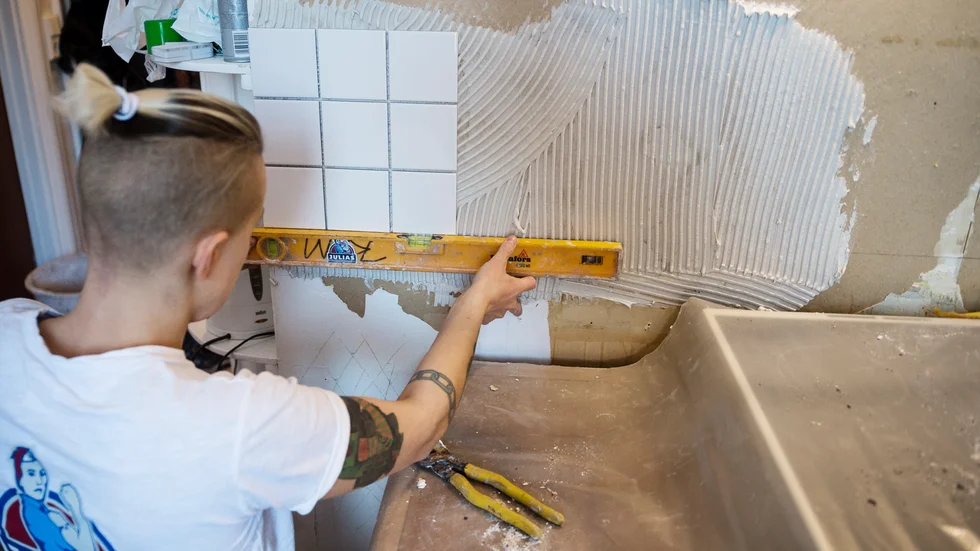 Alltför få unga utbildar sig till hantverkare. Något som kan få katastrofkonsekvenser, enligt en intervju i Dagens Industri som insändarskribenten refererar till.