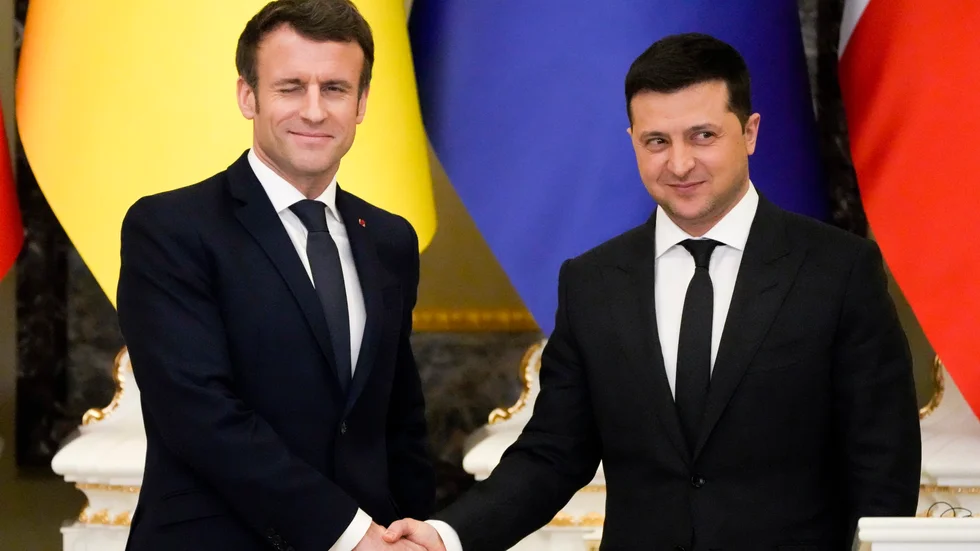 Presidenterna Emmanuel Macron och Volodymyr Zelenskyj efter mötet i Kiev.