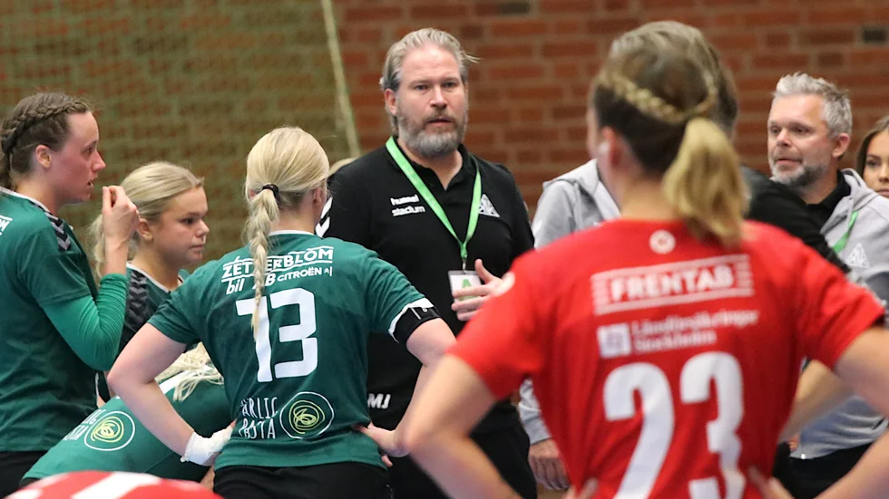 Mikael Jacobssons NKIK tog en skalp i division 2-handbollen.