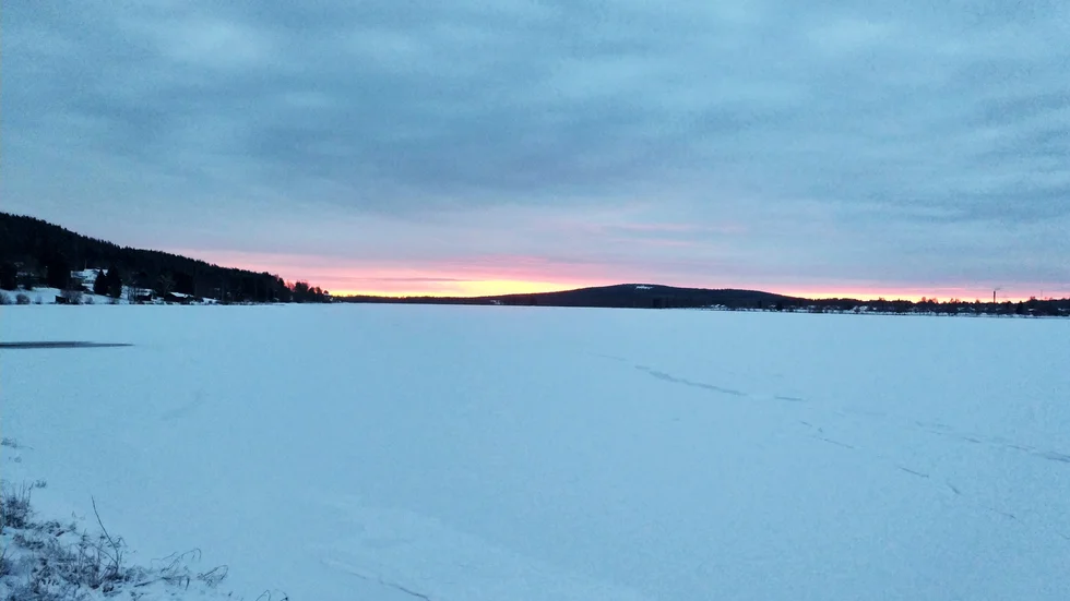 Otroligt ljus, en morgon i november, skriver Andreas Lennerö som fotat denna morgonrodnad i Boden.