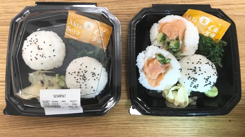 Sushipalten innehåller bland annat kallrökt lax och färskost.