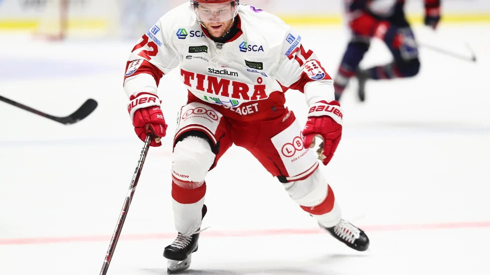Sebastian Ohlsson i första matchen med Timrå borta mot Linköping. 