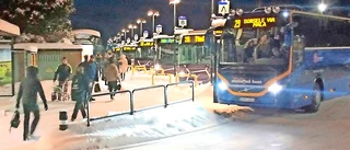 En sexåring ska inte åka buss till skolan helt ensam