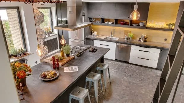 Ny mäklarfirma. Homestyling ingår i konceptet.