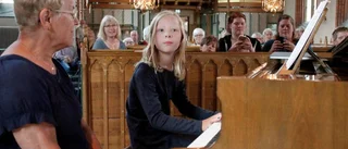 Ung pianist i Hällestad