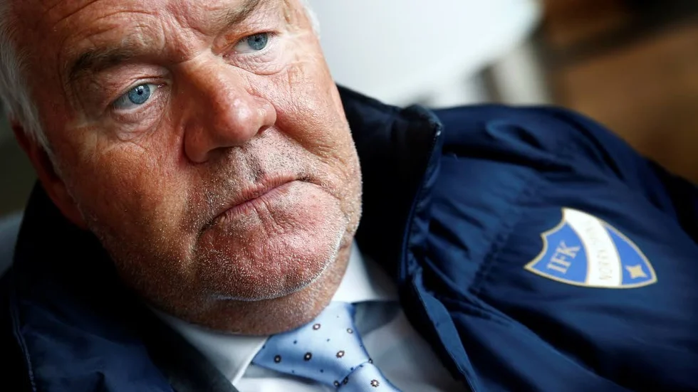 Bossen. Peter Hunt försvarade IFK:s rekryteringsstrategi för tre veckor sedan. Efter försäljningen av Sebastian Andersson blossade ny frän kritik upp mot IFK.