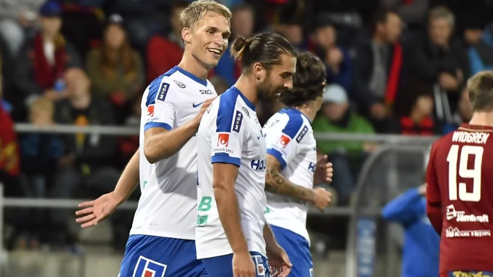 TACK KOMPIS. Sebastian Andersson löpte rätt och tryckte säkert in Telos inspel från vänsterkanten.