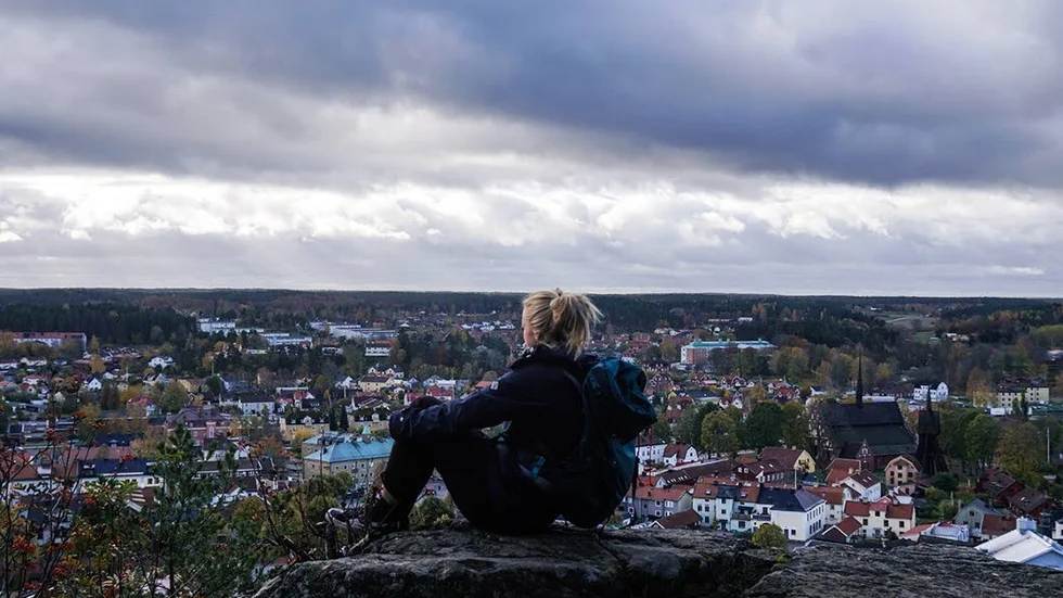 Toppjobb.  Annika Myhre, resebloggare sedan flera år, rekommenderar Söderköping som resmål när hon gästade SVT:s morgonprogram. Här på toppen av Ramundberget.