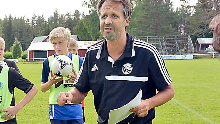 Delat ansvar. Tränaren Jonas "Jorre" Edholm jobbar tätt tillsammans med Stellan Carlsson i Piteå IF. (Arkivbild) Foto: Ulf Johansson.