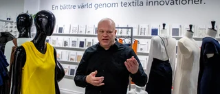 Deras uppdrag: Ta fram konstiga textilier