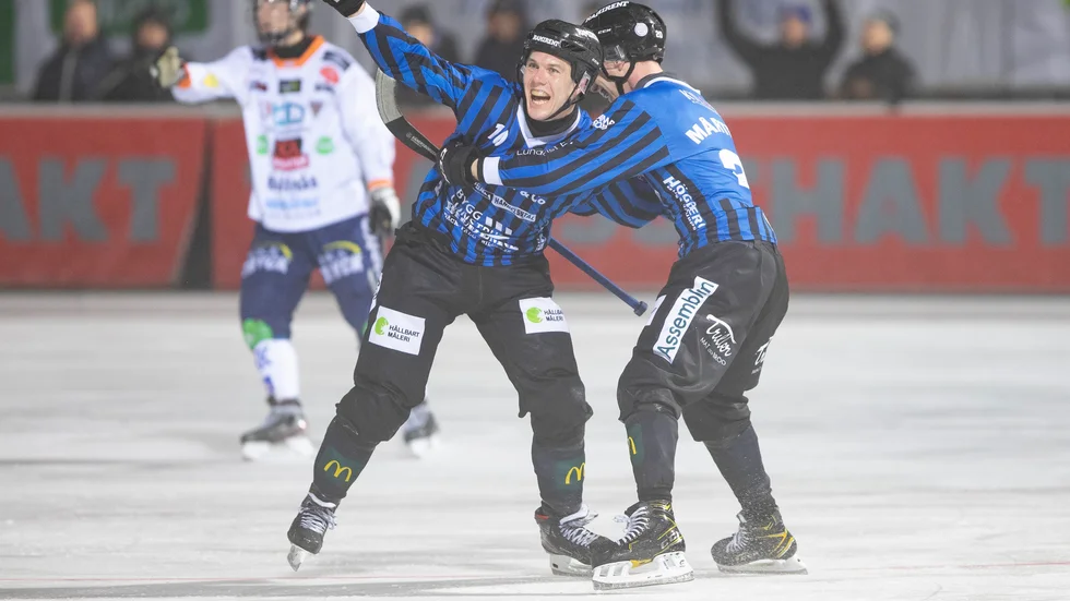 Ted Bergström jublar efter ett av sina fem (!) mål när Sirius slog Bollnäs ocjh befäste sin tabellplats på den övre halvan.