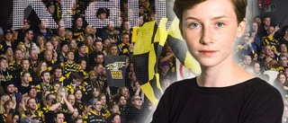 Svart och gult överallt och alltid – Emelie Häggström är leds på hockeyfebern