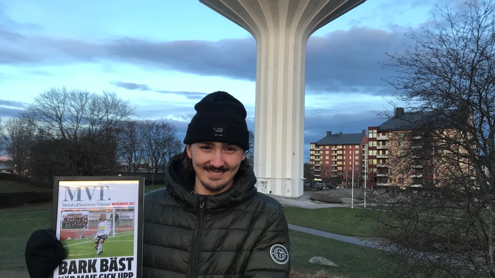 Runt vattentornet Svampen på norr i Örebro har Adam Bark vuxit upp och fotbollen började hos Rynninge på Pettersbergs IP. Nu har Bark två säsonger i Motala AIF bakom sig och var genomgående bäst i laget 2021. Frågan är nu var karriären går vidare. Om det blir ettan så blir det Maif, säger han.