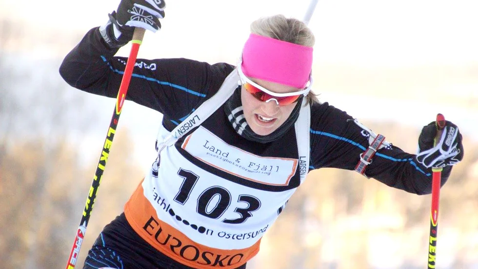 Målmedveten. Skidskytten Ingela Andersson från Arvidsjaur kämpar för att nå sitt stora mål som är att få tävla i VM. Foto: Skidskytte.se.