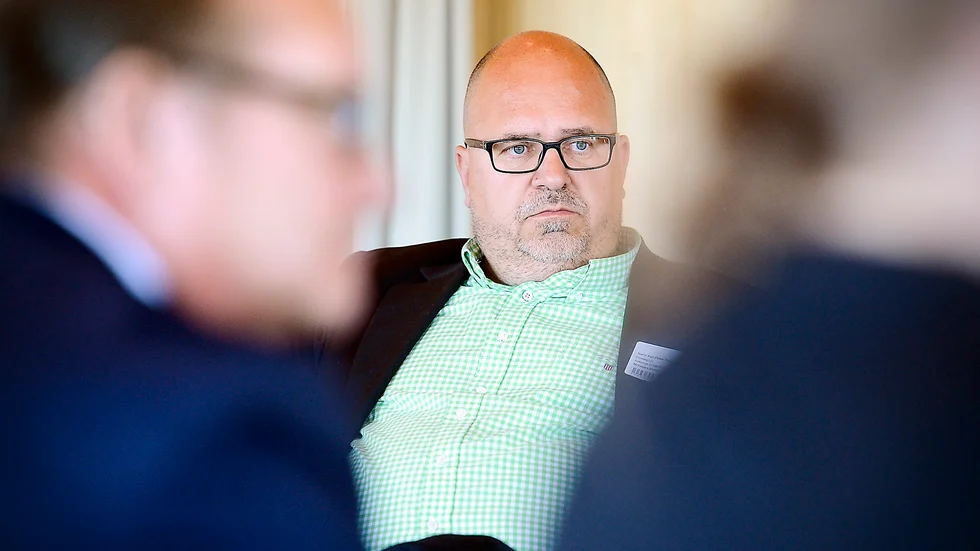 Information. Karl-Petter Thorwaldsson ville veta mer om det kraftbolaget som LO-facken samarbetar med. Foto: Leif Andersson.