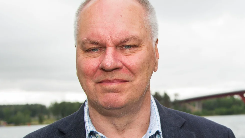 Kjell Fransson, vice ordförande i Liberalerna Östergötland, säger att Reidar måste lämna alla förtroende poster. Kompromissen att han skulle sitta kvar som ordförande i samhällsplaneringsnämden ger han inte mycket för. "Det var ett bättre beslut de tog igår" säger han.