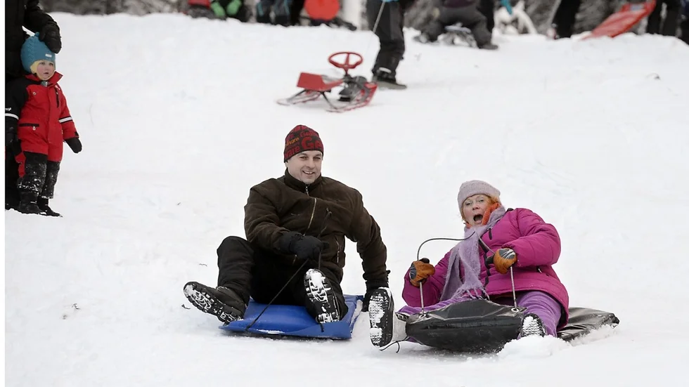 Hej, vad det går! Lorents Burman och Maud Ragnestam invigde Guldbacken. foto: ULF JOHANSSON.