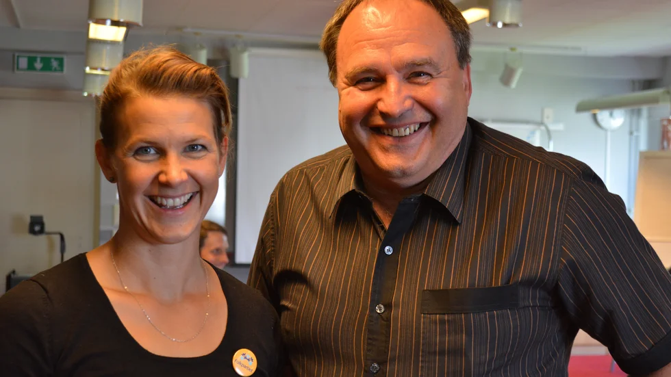Diskuterade. Björn Larsson, Arctic Bus, tog chansen att dryfta aktuella frågor med Folkpartiets partisekreterare Nina Larsson.
