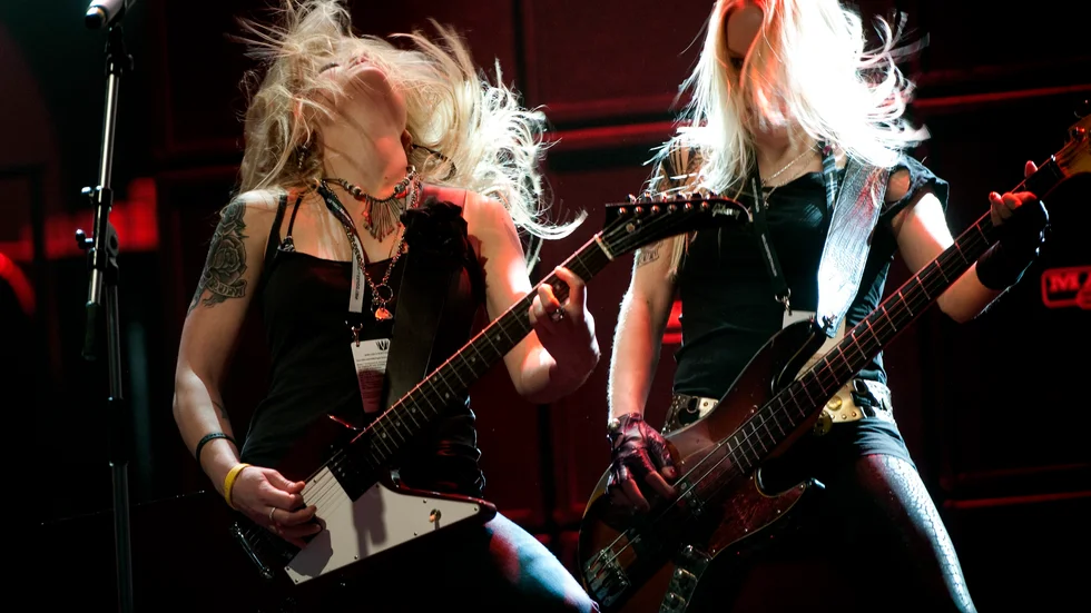 Klara Force och Mia Coldheart i Crucified Barbara framför bidraget Heaven Or Hell då deltagarna i Melodifestivalens tredje deltävling i Göteborg repeterade på torsdagen. Foto: Maja Suslin / SCANPIX
