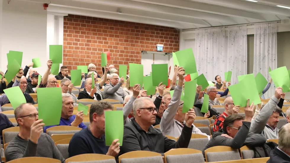 Det blev en förkrossande övervikt av gröna ja-röster för ett nytt klubbhus vid Jättorp vid torsdagens extra årsmöte.