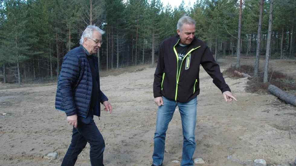 Planteras. FMS ordförande Stig Andersson och miljöansvarige Morgan Johnsson är två av de mest aktiva i klubben när det gäller miljöarbetet vid Eliantorpsbanan.
