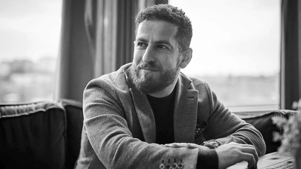 Michael Saliba, som under en tid levde i Norrköping, ger nu ut en bok om att vända motgång till medgång.