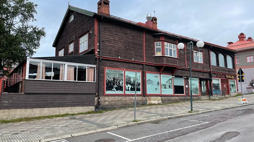 I över 100 år har det Landströmska huset stått där det står. Planen är att det flyttas nästa år, tillsammans med Pekinghuset och Frälsningsarmé-huset.
