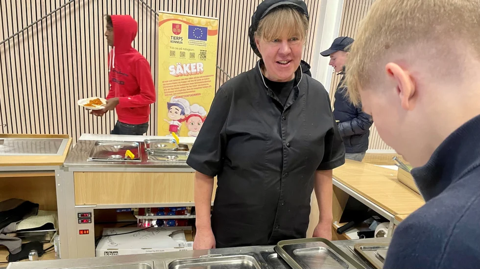 "Eleverna här är fantastiska. I alla fall 90 procent av dem, haha", säger Åsa Kajander, kökschef i centrala Tierp.