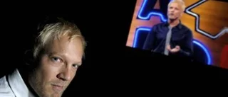 Självsäker komiker som vill leda Allsång